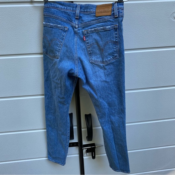 Levi’s Wedgie Jeans Distressed High Rise Button Fly Medium Wash - Picture 7 of 8